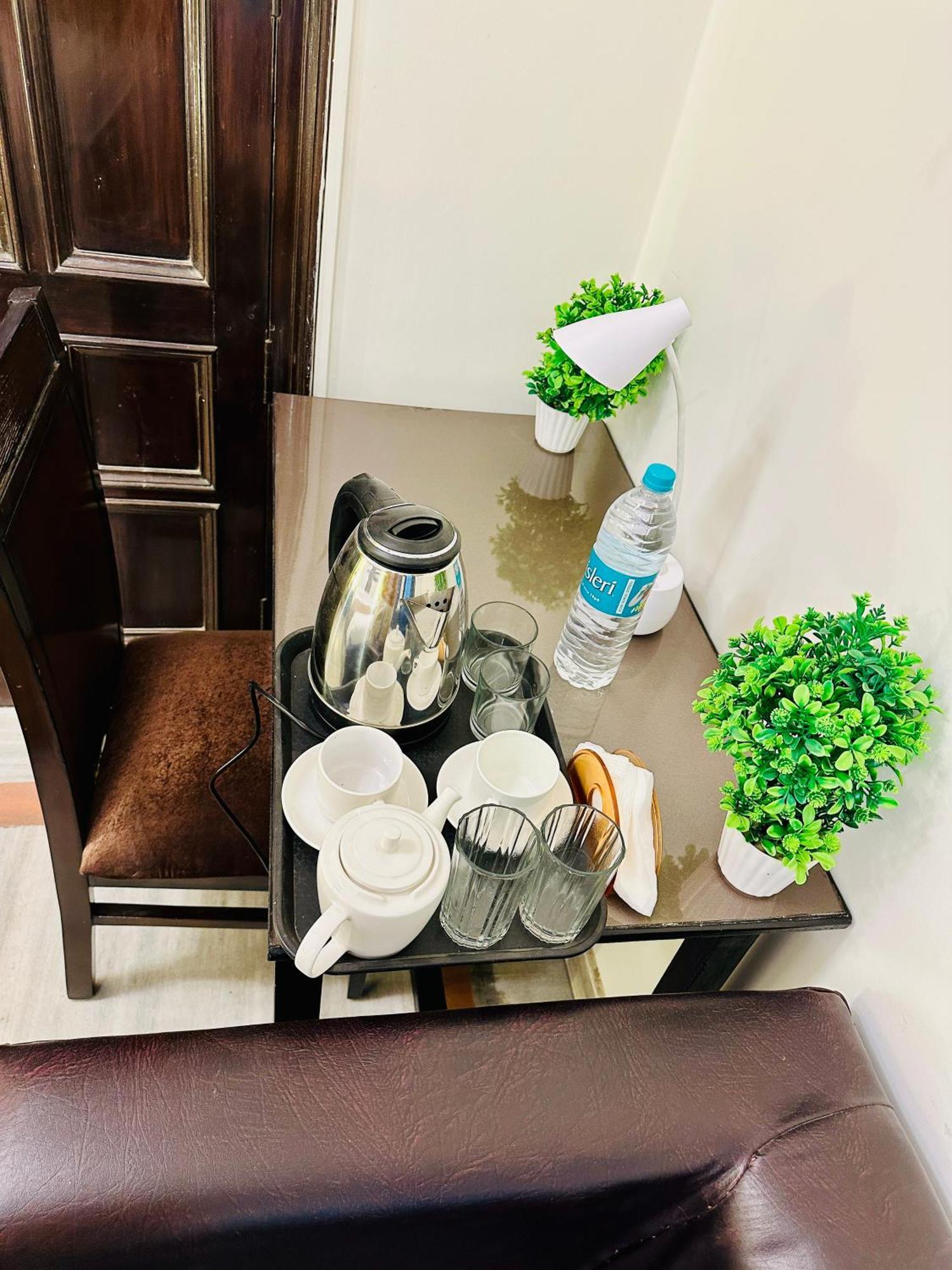 The White Scent-Near Noida Sector 18 Metro Hotel Екстериор снимка