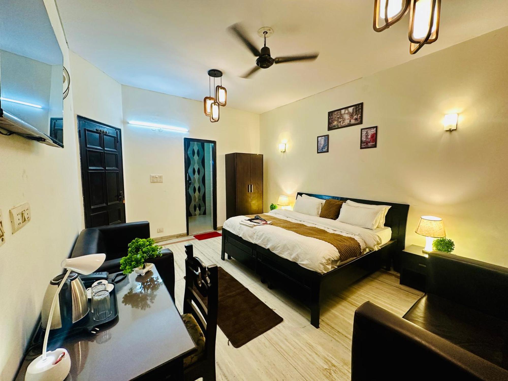 The White Scent-Near Noida Sector 18 Metro Hotel Екстериор снимка