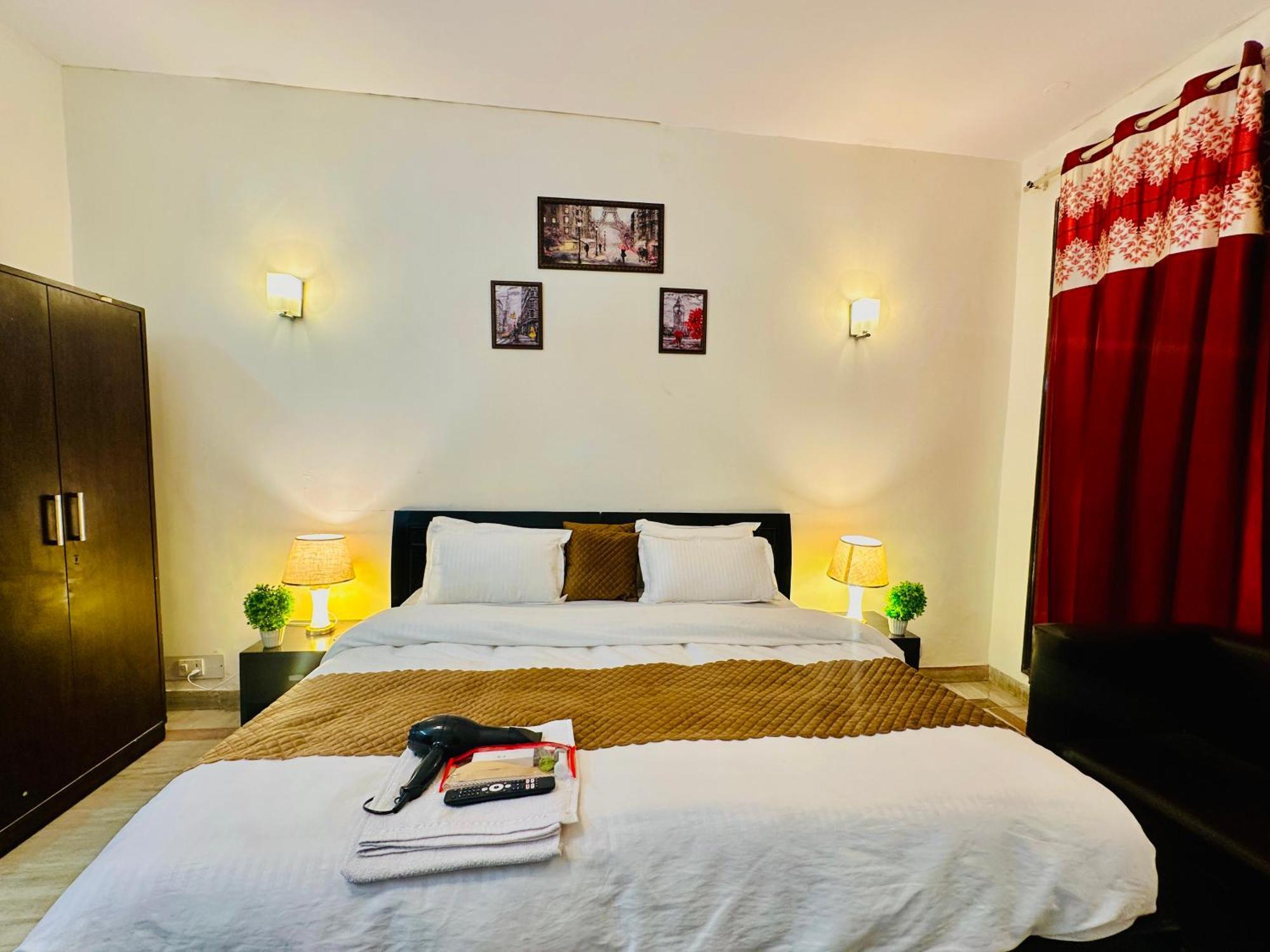 The White Scent-Near Noida Sector 18 Metro Hotel Екстериор снимка