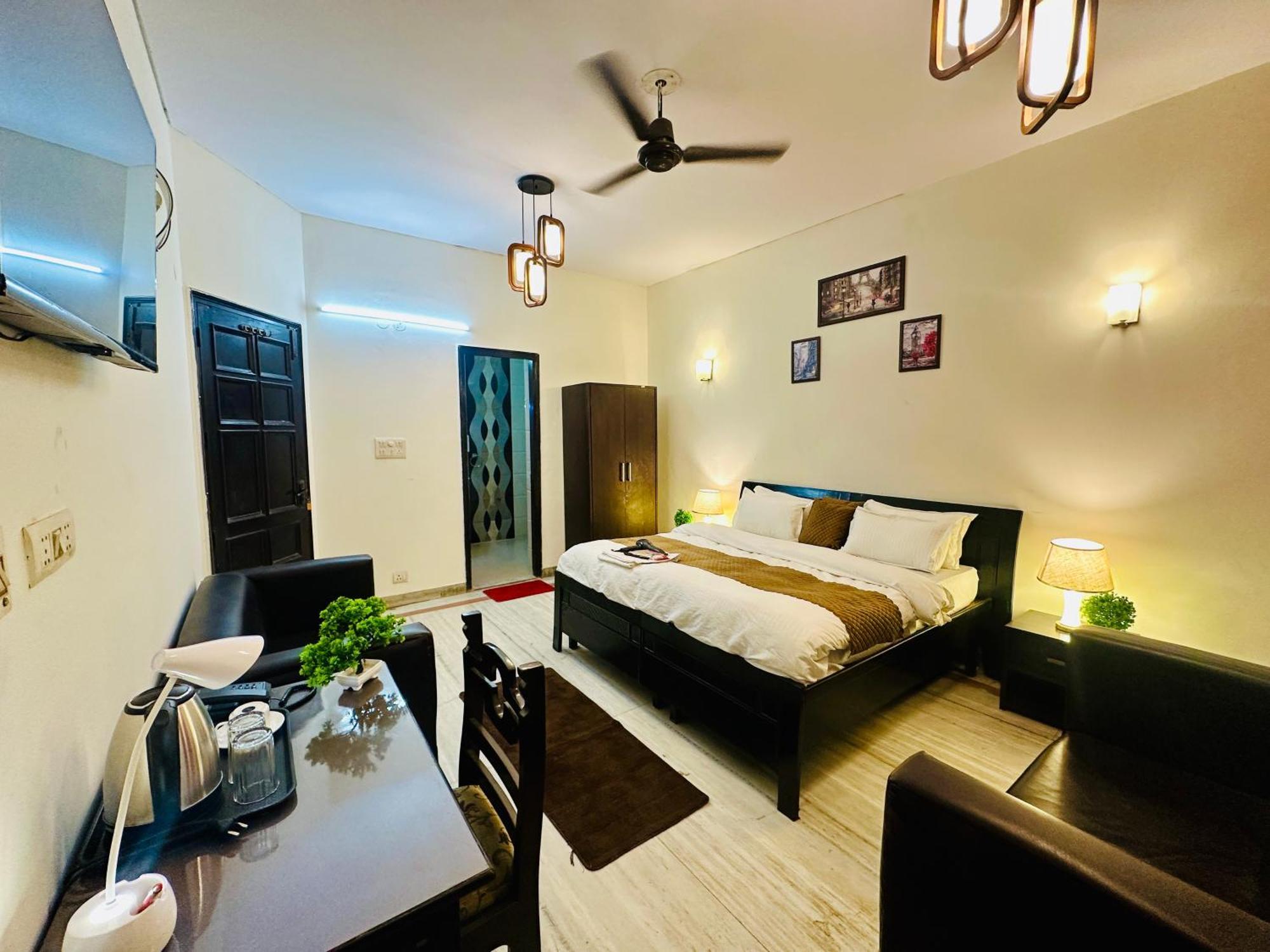 The White Scent-Near Noida Sector 18 Metro Hotel Екстериор снимка
