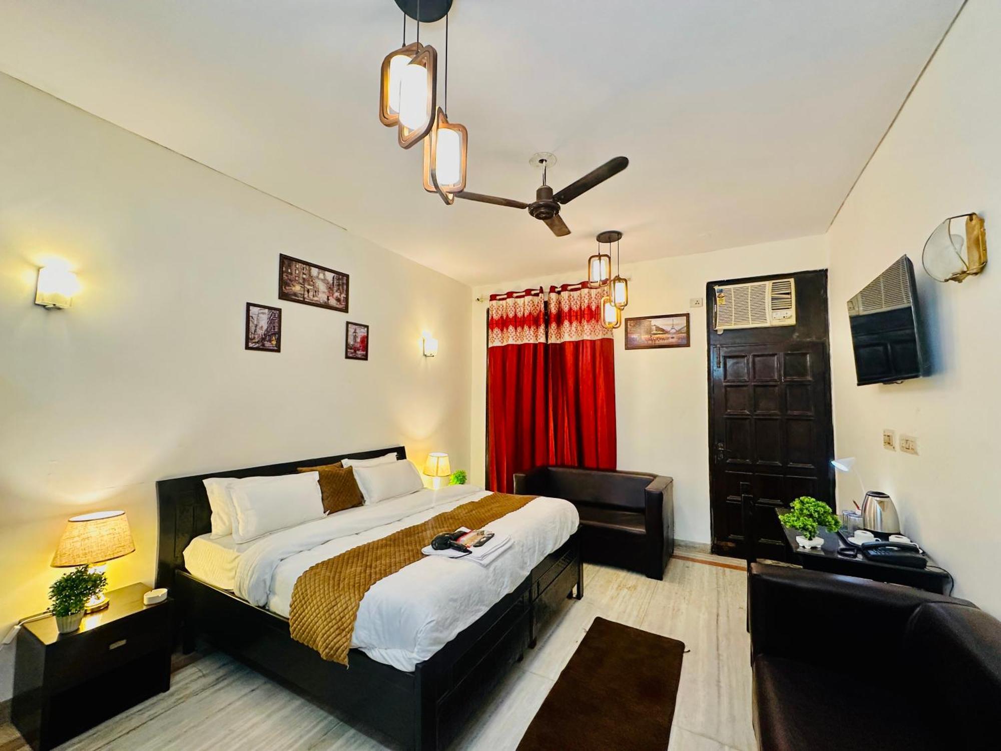 The White Scent-Near Noida Sector 18 Metro Hotel Екстериор снимка